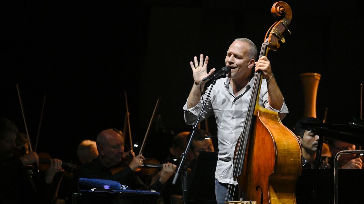 Izraelský jazzman Avishai Cohen: Potřebuju být u piana a hudba přijde